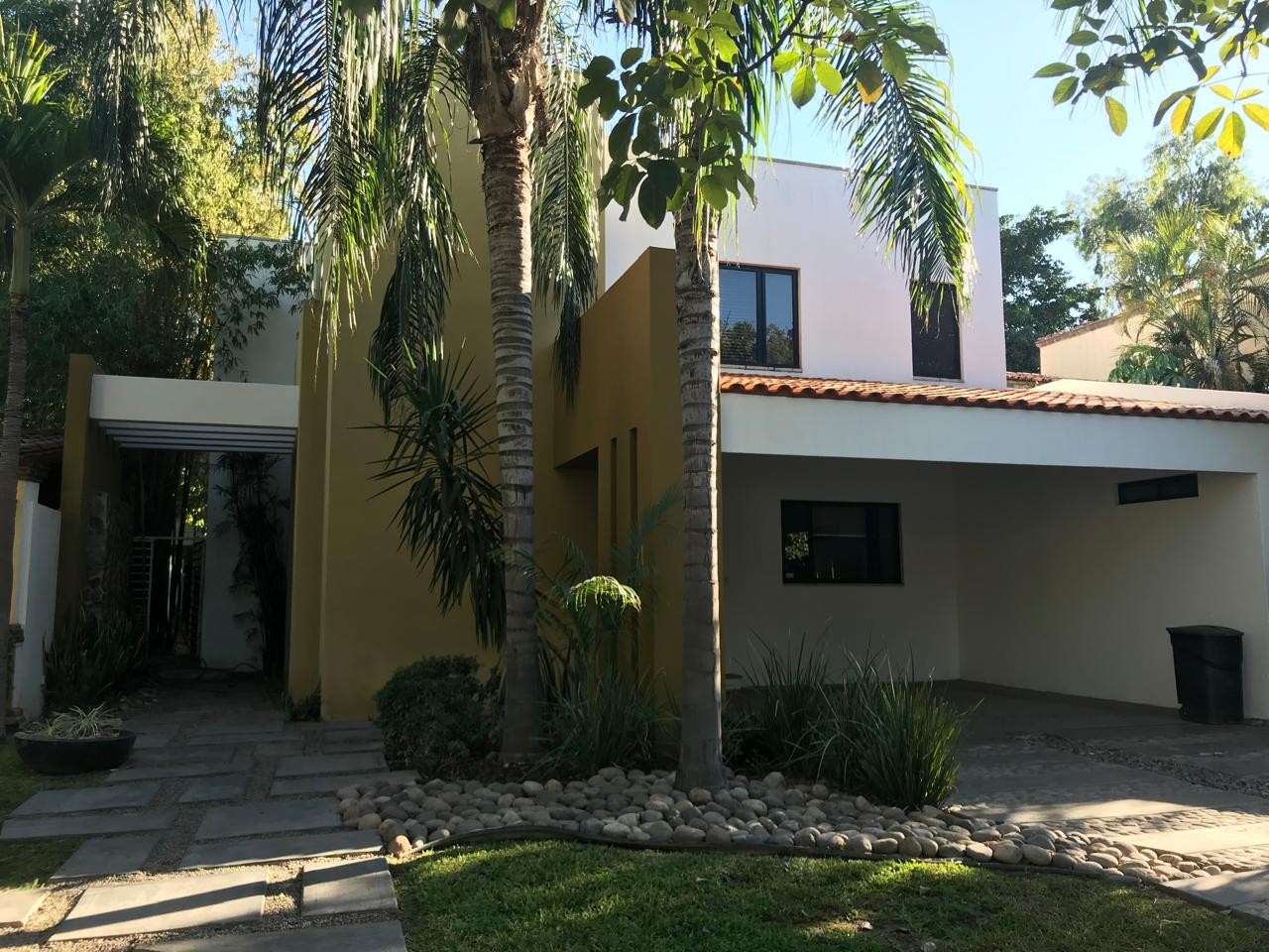 Fachada — Casa en renta · Los Álamos